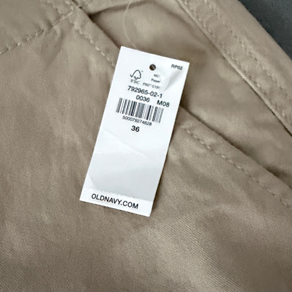 NWT Men’s Old Navy Cargo Shorts size 36 selling as a bundle - Picture 7 of 11